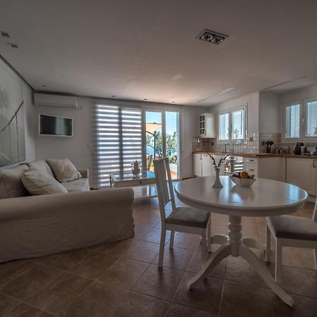 The Infinity 180 Luxury Suites Милия Экстерьер фото